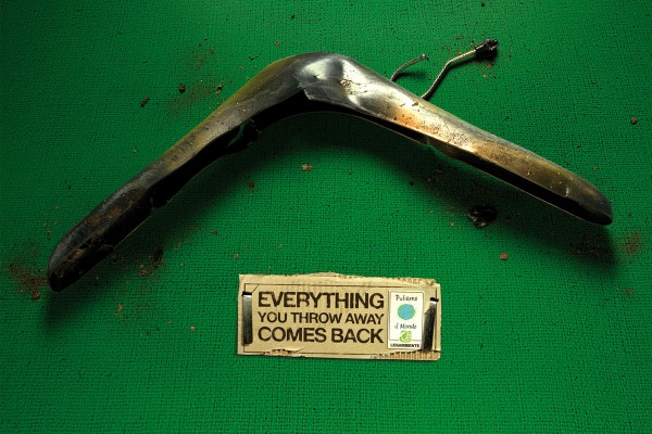 “Everything you throw away comes back” — Ad campaign for an Italian Environmental Group